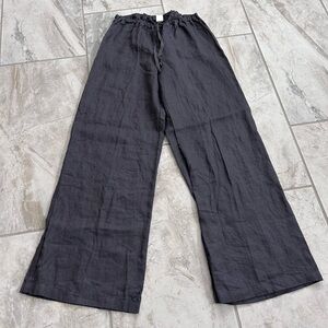 CP Shades Jenn Straight Leg Linen Pants
Elastic Waist
Drawstring
Charcoal
Small